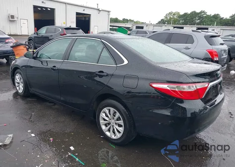 2016 Toyota Camry Hybrid Le z USA, uszkodzony, nr VIN 4T1BD1FK1GU191308